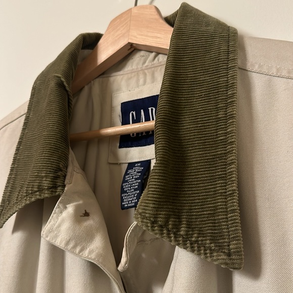 GAP Barn Coat - Picture 6 of 9